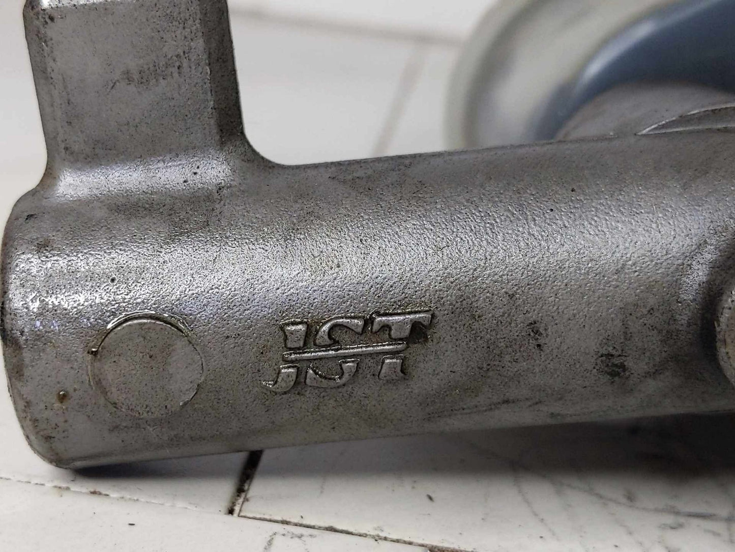 Master Cylinder TOYOTA TUNDRA 00 01 02 03 04 05 065