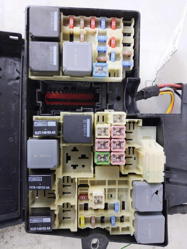 Engine Fuse Box FORD FOCUS 12 13 141