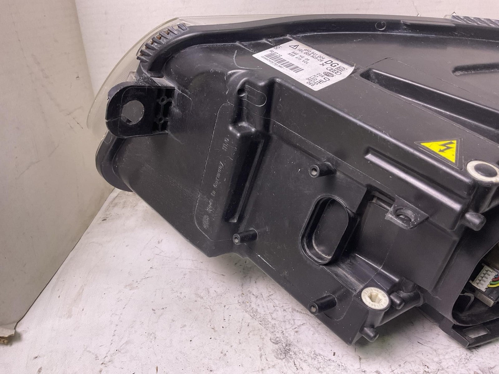 Headlamp Assembly AUDI A6 Right 09 10 112