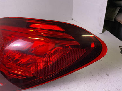 Tail Light Assembly MERCEDES C-CLASS Right 19 20 211