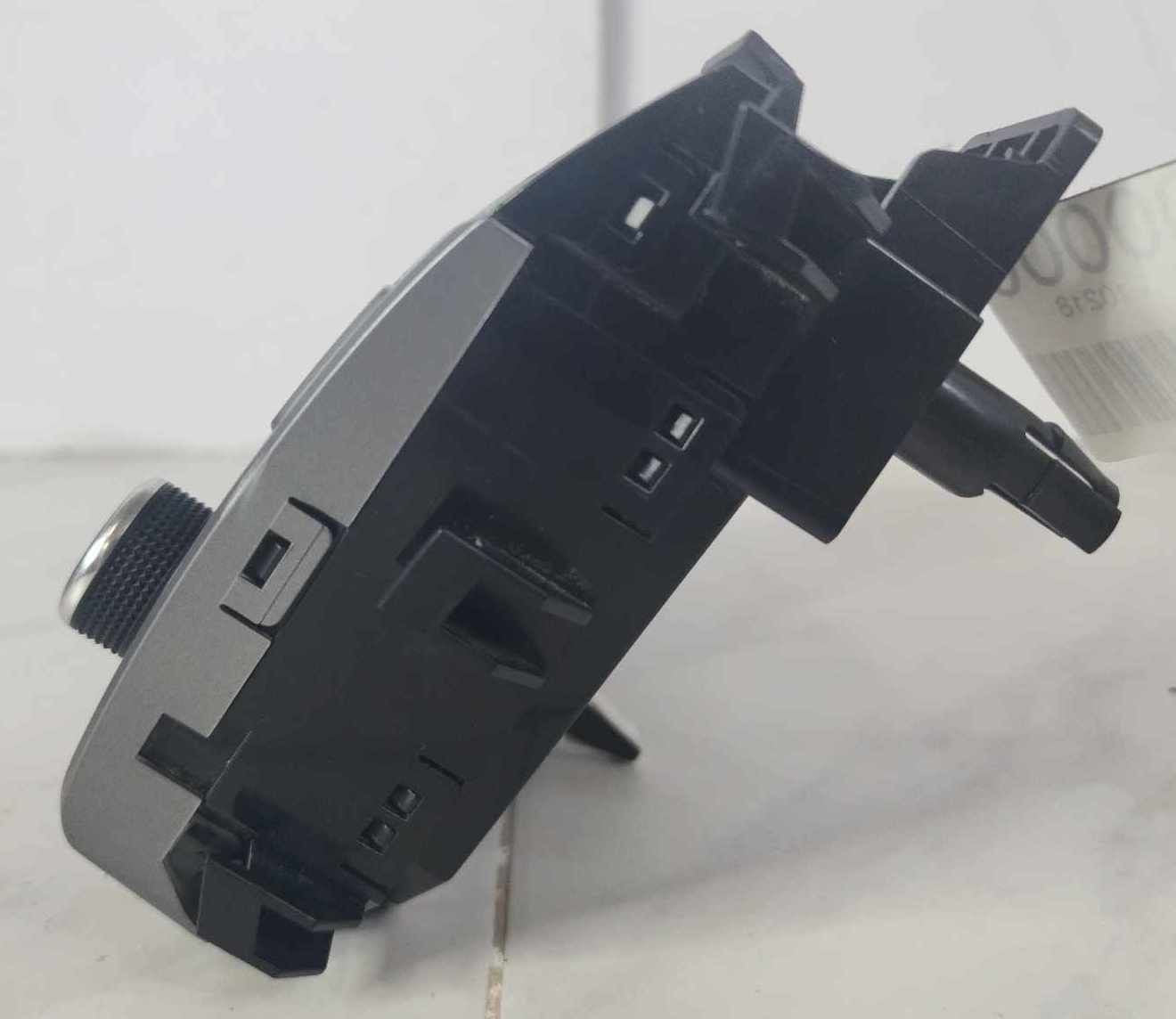 Heater A/c Control HYUNDAI ELANTRA 17 1815