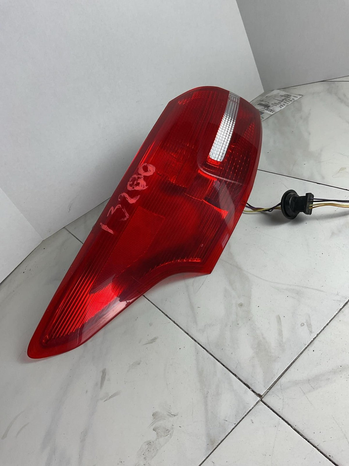 Tail Light Assembly FORD FOCUS Left 15 16 17 182