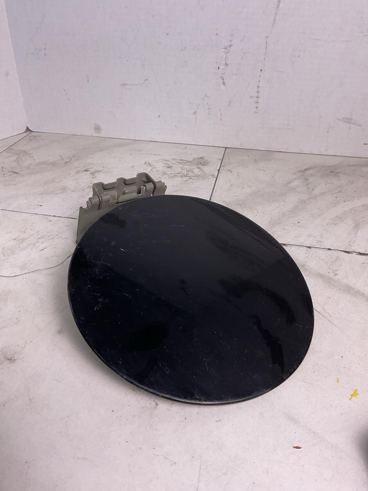 Fuel Tank Door CADILLAC ESCALADE 02 03 04 05 060