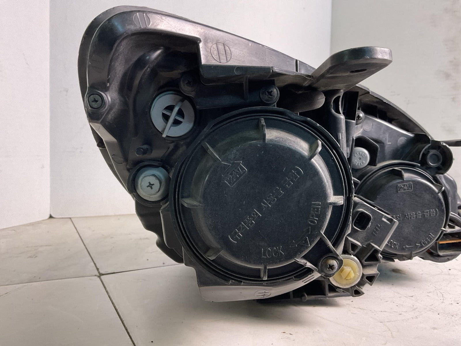 Headlamp Assembly HYUNDAI GENESIS Left 09 10 11 124