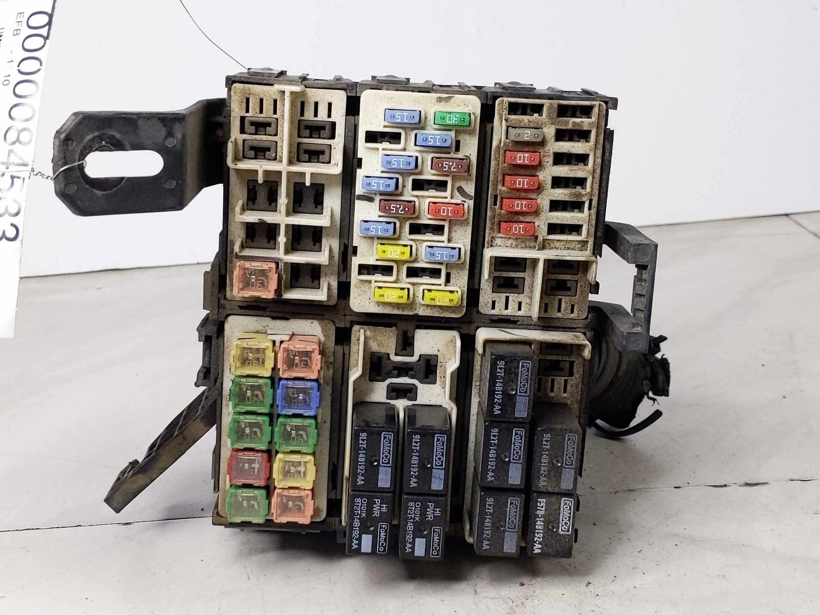 Engine Fuse Box FORD FIESTA 11 12 131