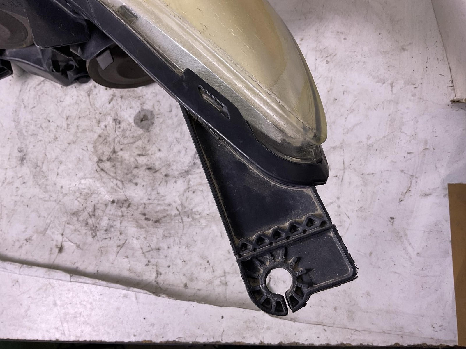 Headlamp Assembly FORD FOCUS Right 12 13 142