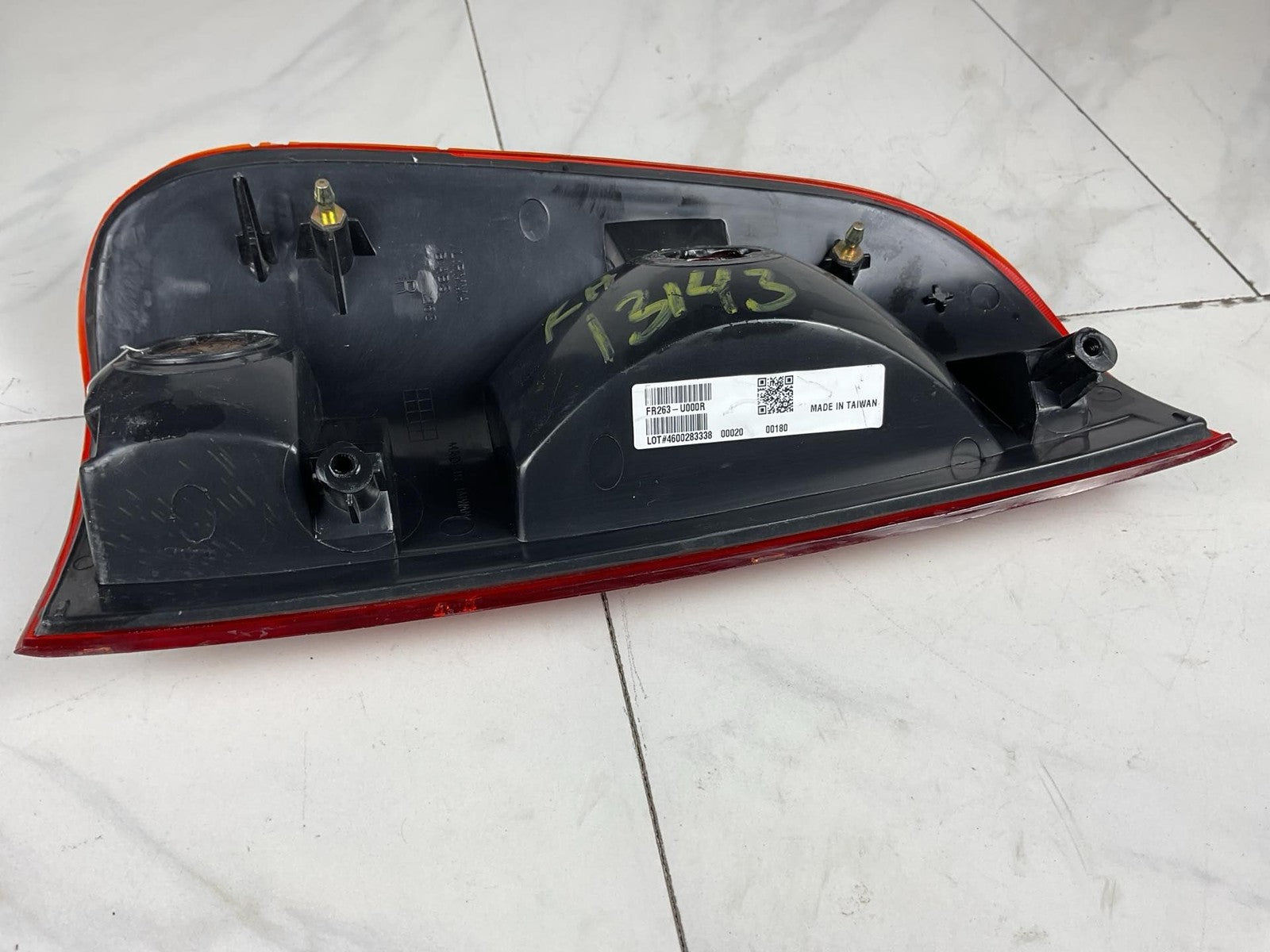 Tail Light Assembly FORD PICKUP F150 Right 01 02 03 043