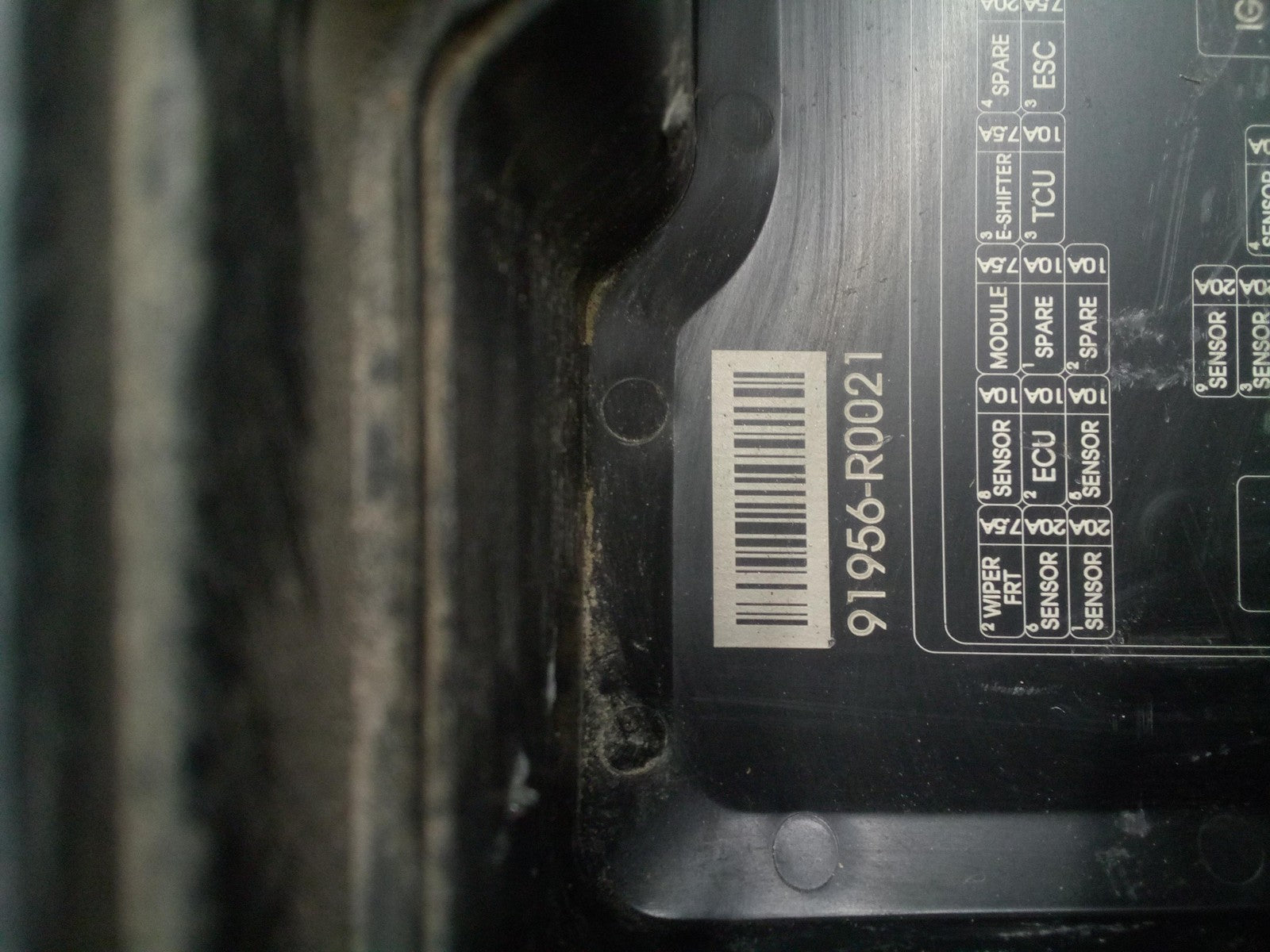 Engine Fuse Box KIA CARNIVAL 2212