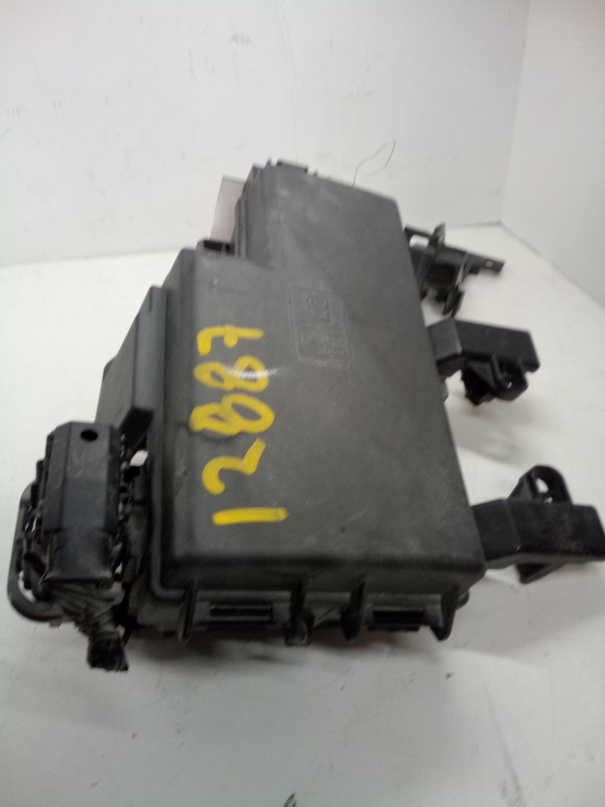 Engine Fuse Box FORD MUSTANG 205