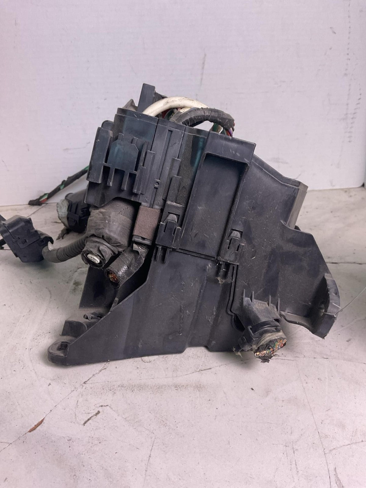 Engine Fuse Box LEXUS CT200H 11 12 133