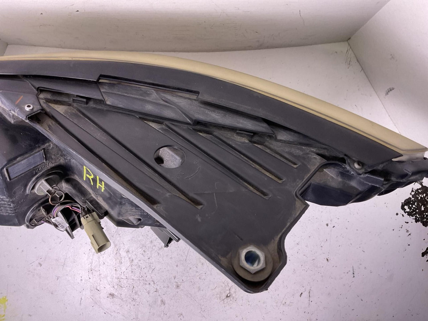 Headlamp Assembly BUICK ENCLAVE Right 13 14 15 16 173