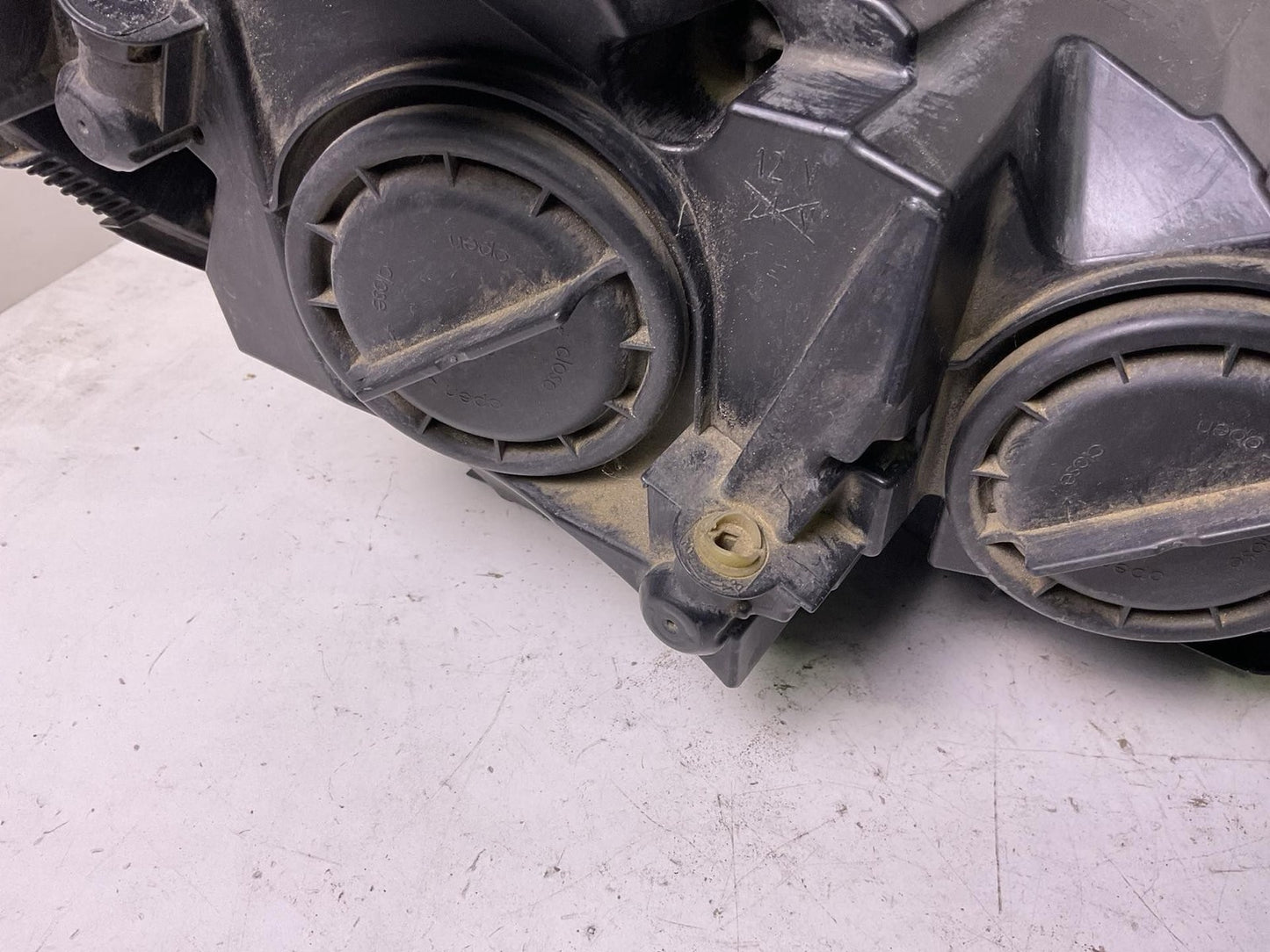 Headlamp Assembly MERCEDES C-CLASS Left 08 09 10 115