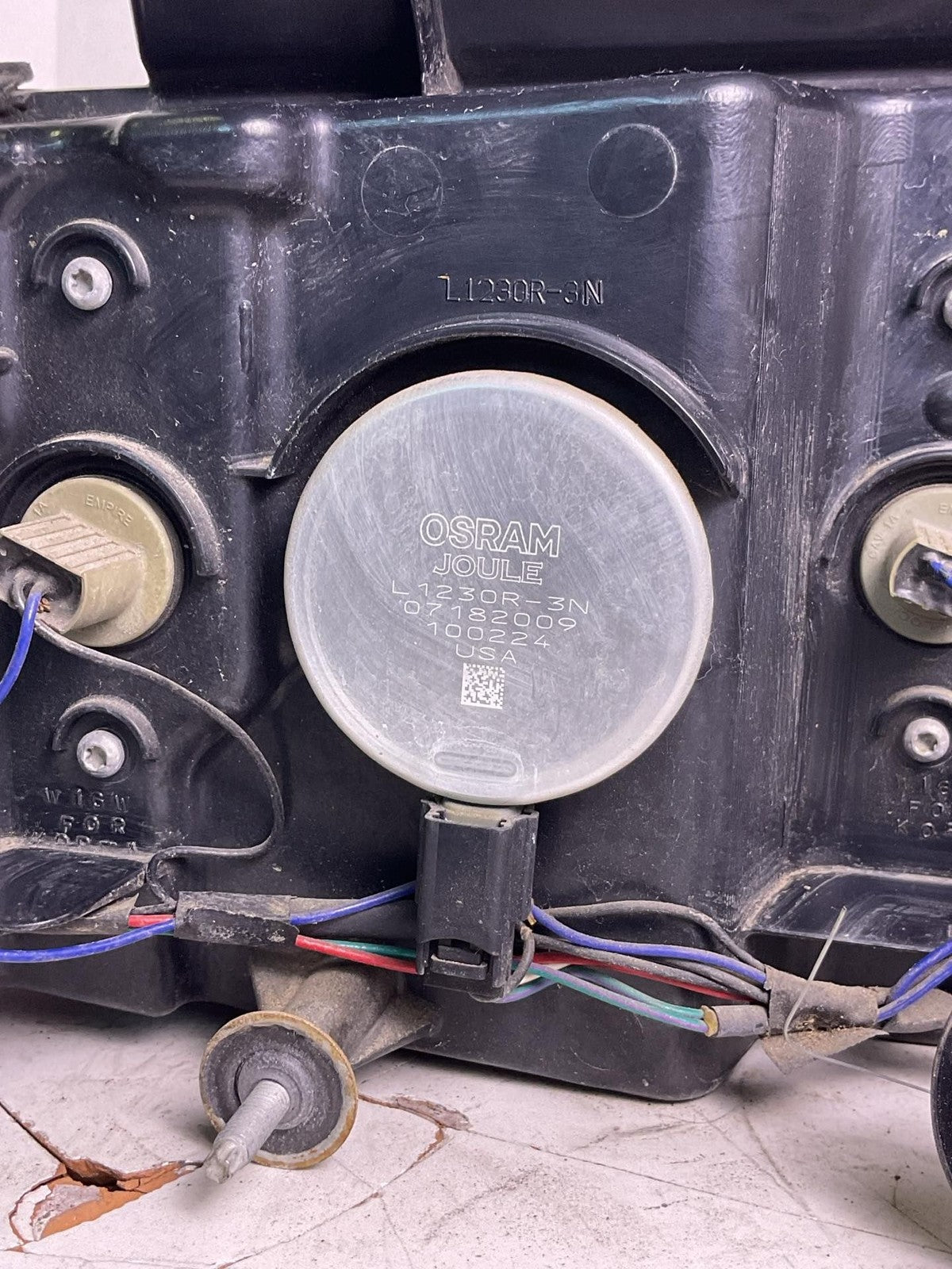 Tail Light Assembly FORD MUSTANG Right 10 11 123