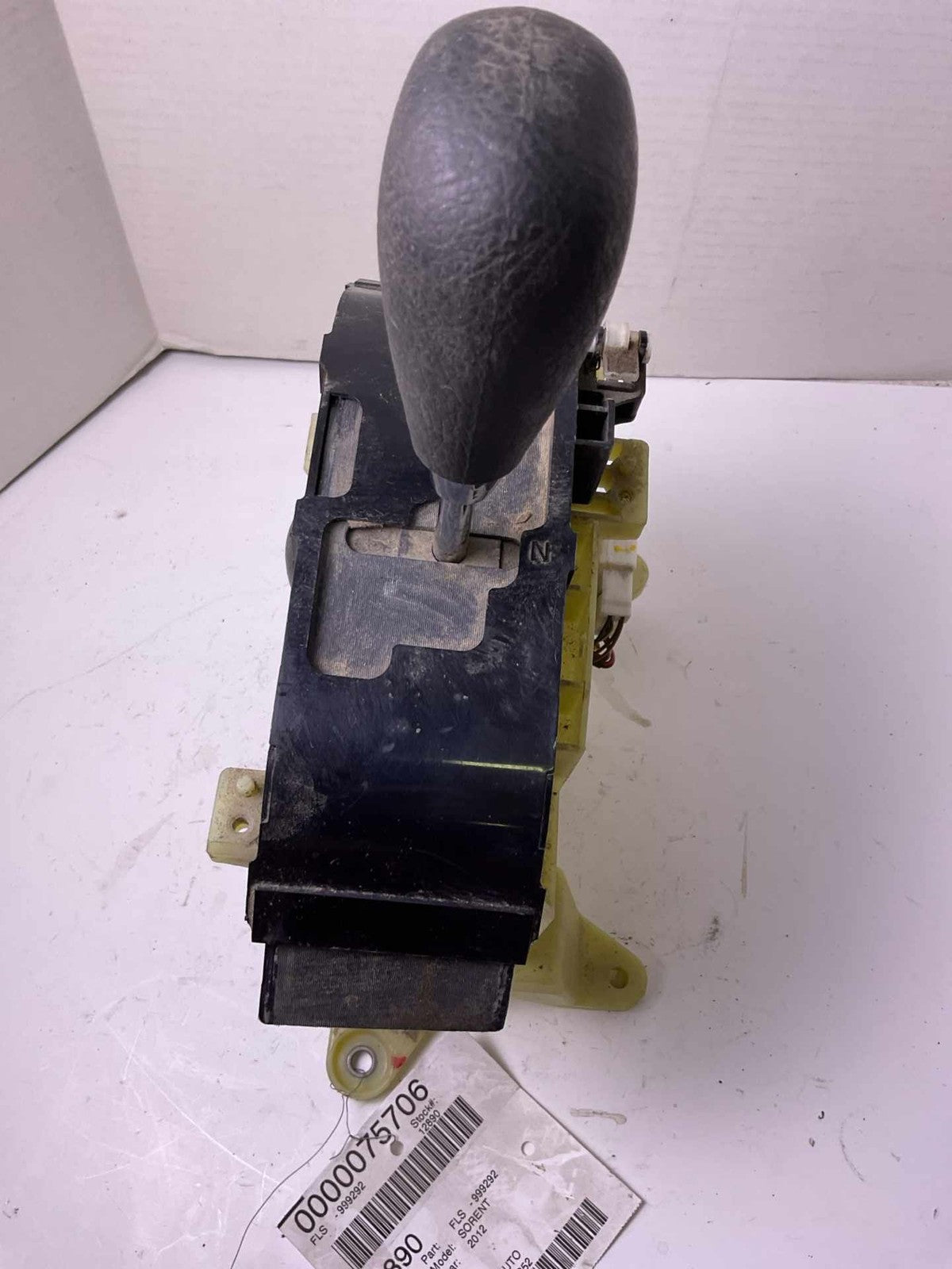 Automatic Transmission Floor Shifter Assembly For 2011 2012 2013 KIA SORENTO1