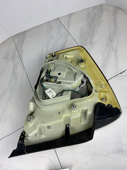 Tail Light Assembly INFINITI M35 Right 06 076