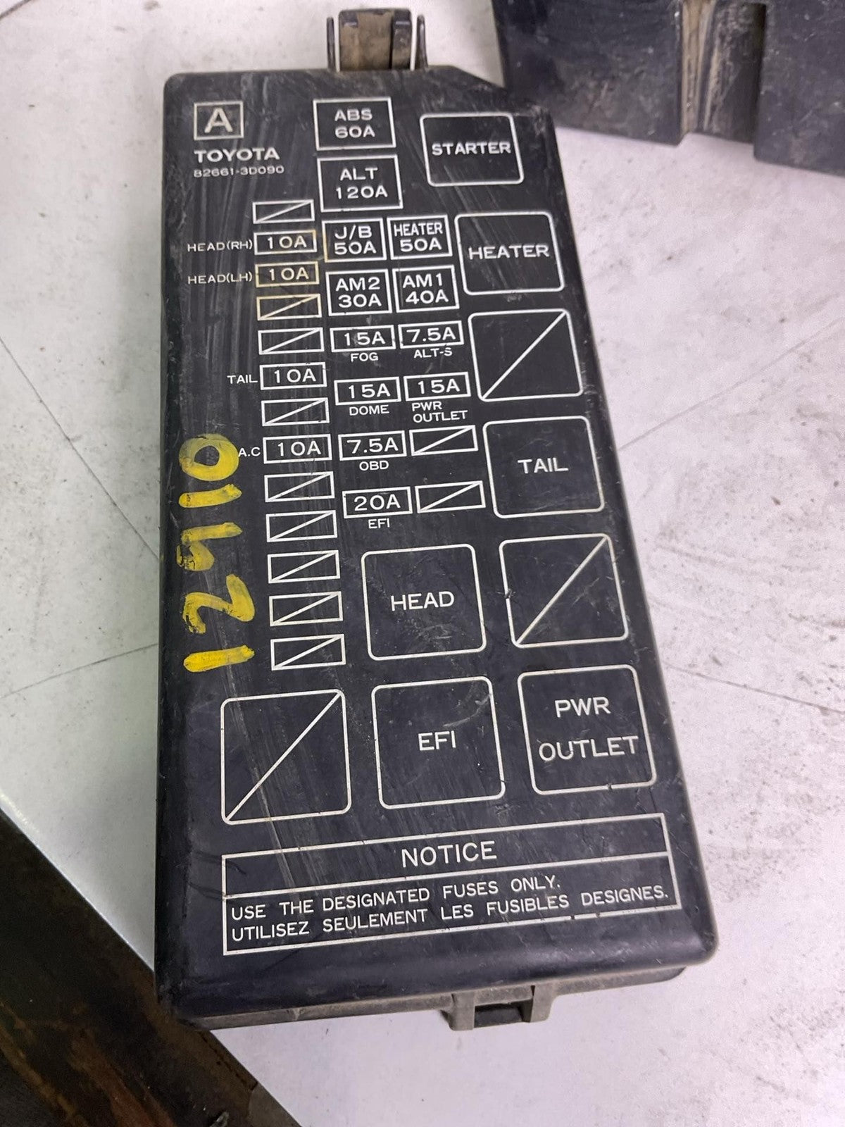 Engine Fuse Box TOYOTA TACOMA 01 02 03 044