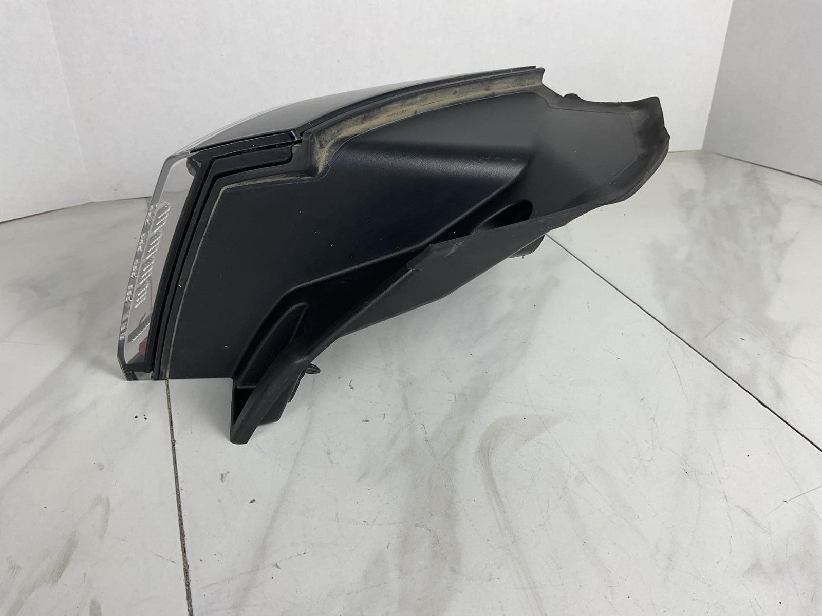 Tail Light Assembly JEEP CHEROKEE Left 19 20 21 22 232