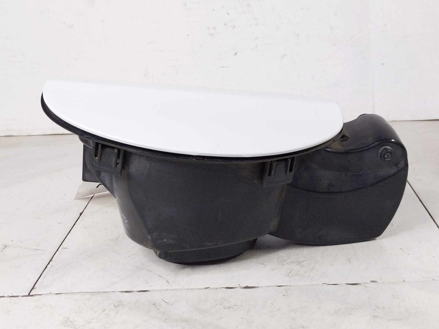 Fuel Tank Door CHRYSLER 200 15 16 176