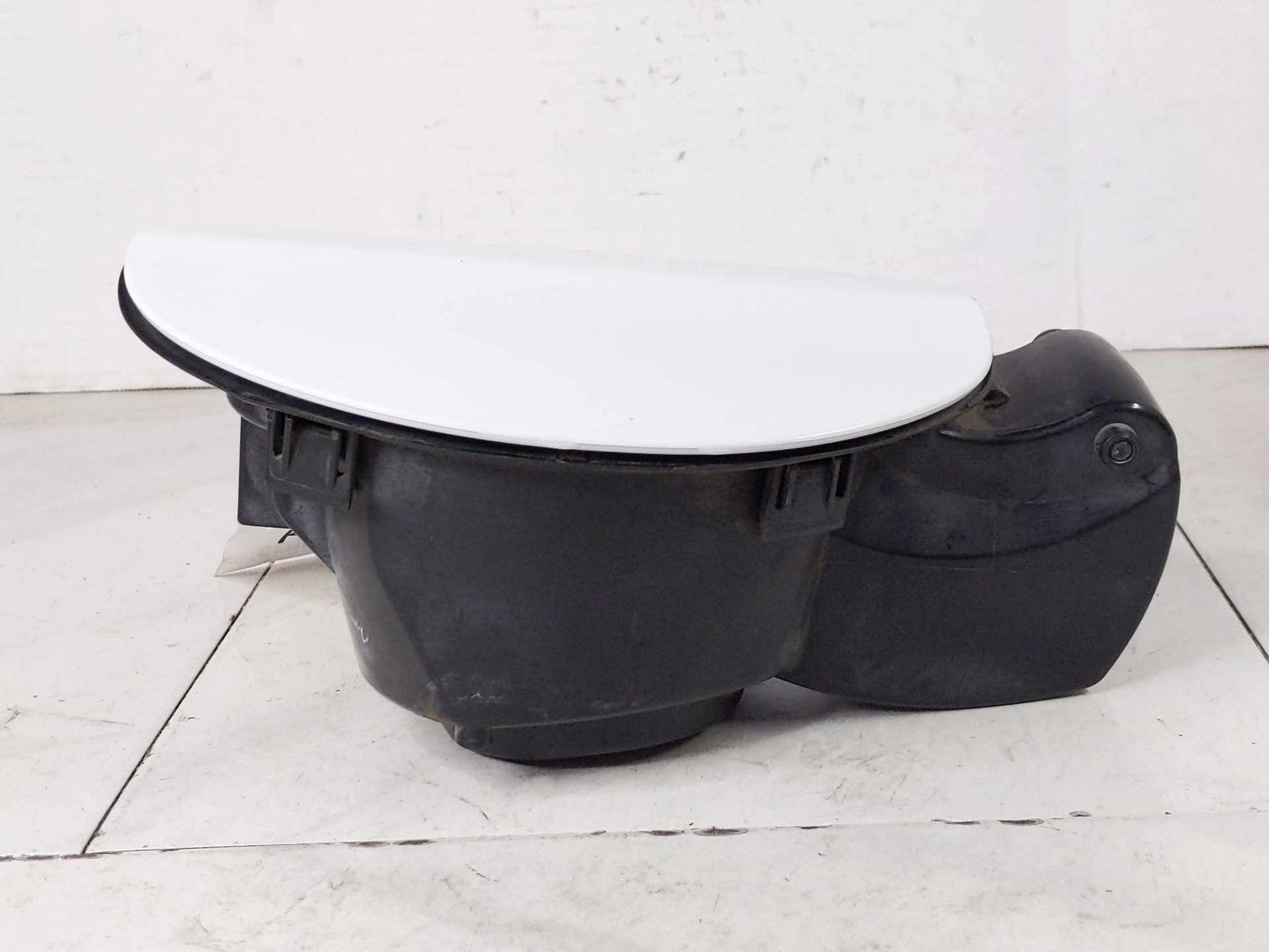 Fuel Tank Door CHRYSLER 200 15 16 176