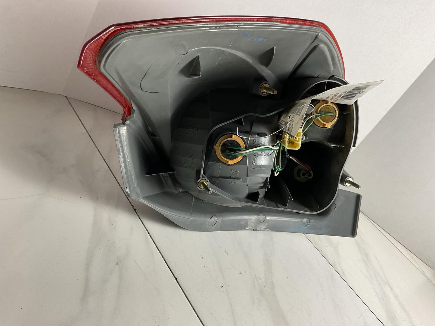 Tail Light Assembly TOYOTA MATRIX Left 03 04 05 06 07 083