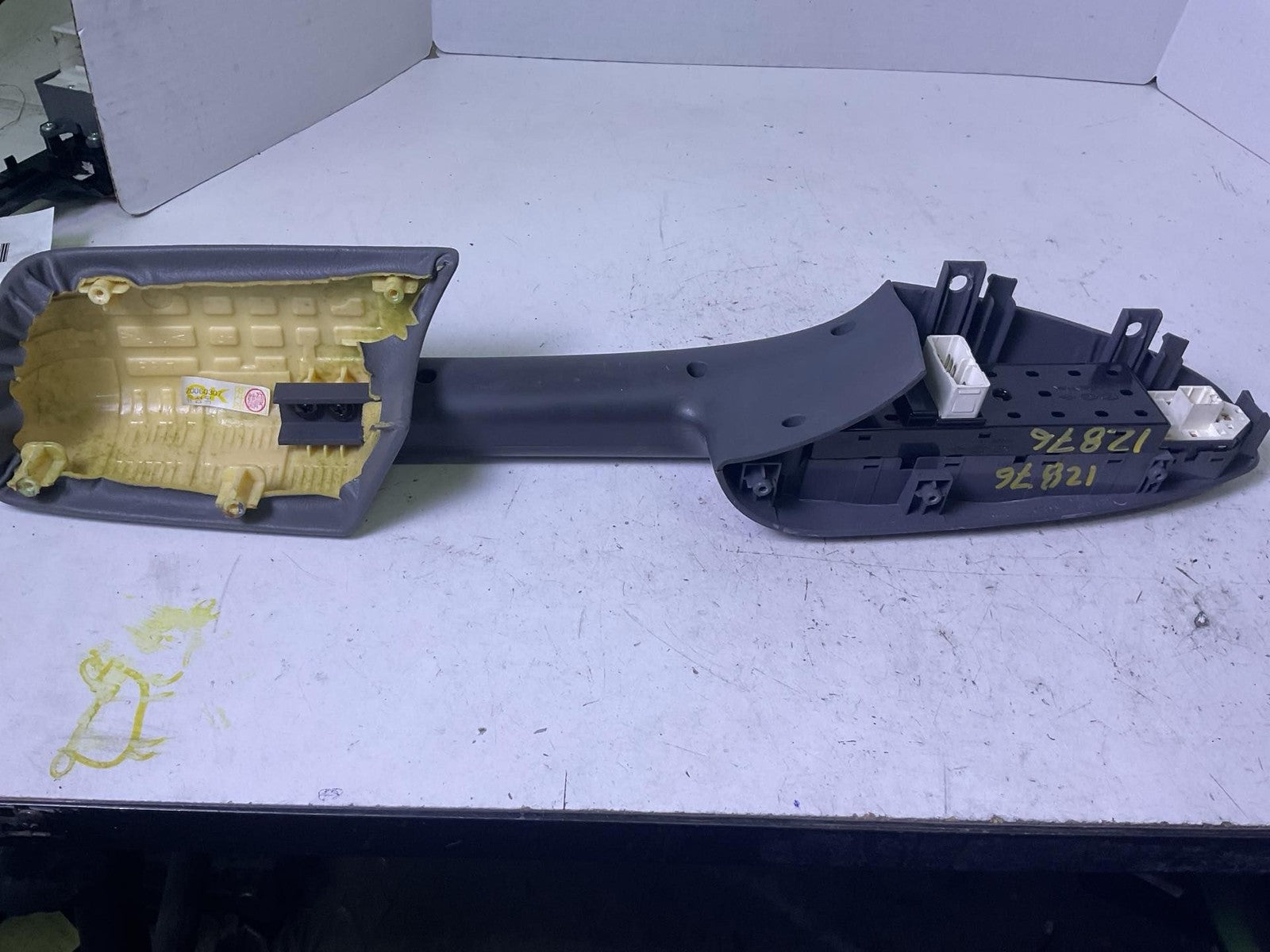 Door Switch Front HYUNDAI TUCSON 05 06 07 08 092