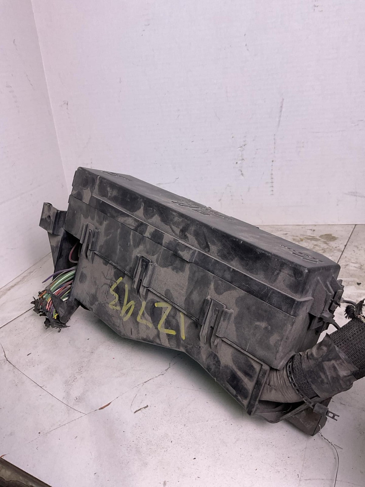 Engine Fuse Box MERCURY MARINER 112