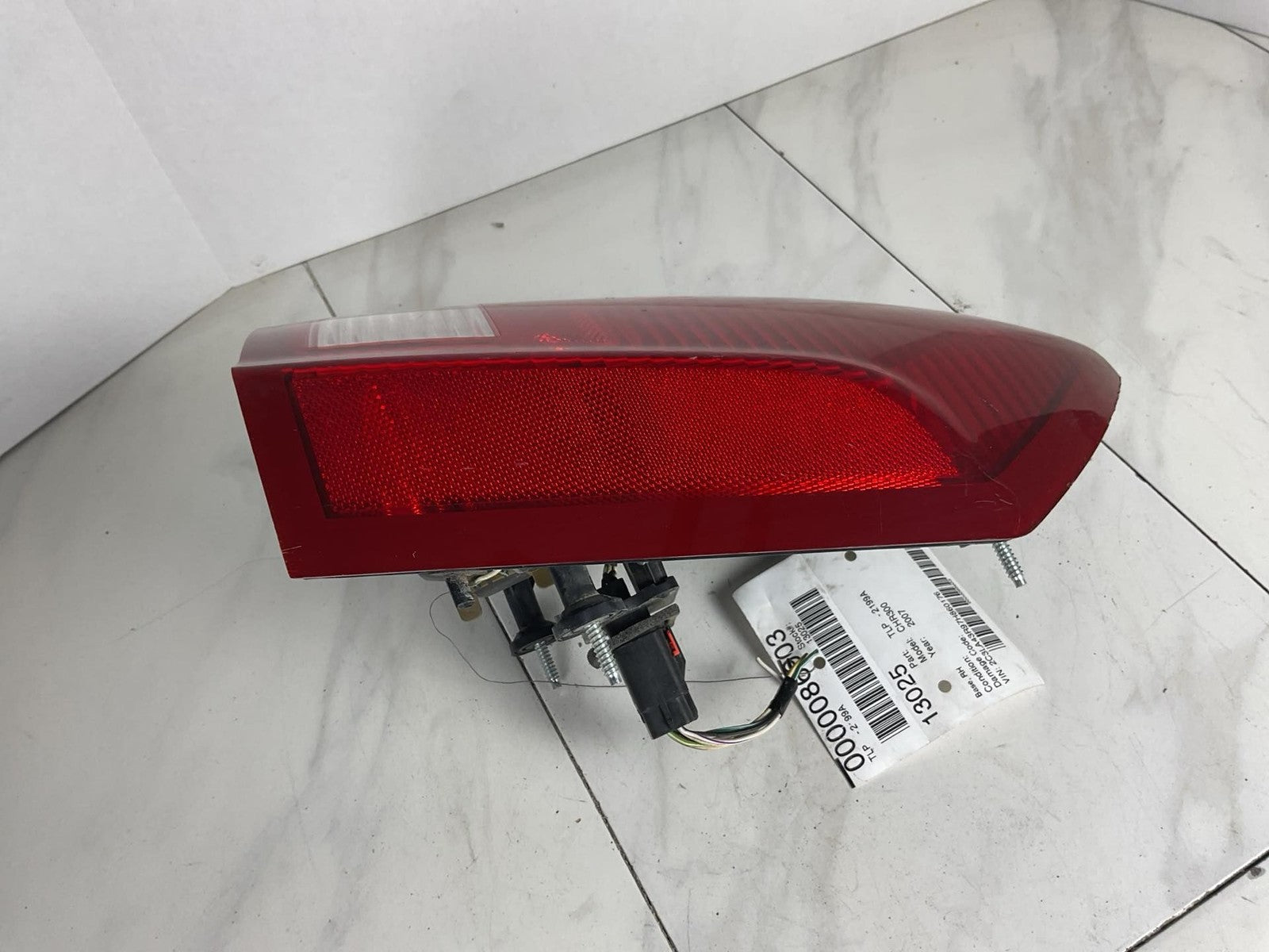 Tail Light Assembly CHRYSLER 300 Right 05 06 072