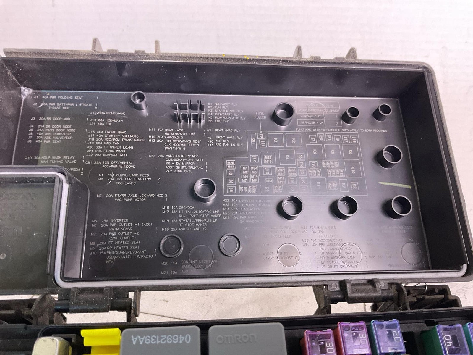 Engine Fuse Box DODGE CARAVAN 191