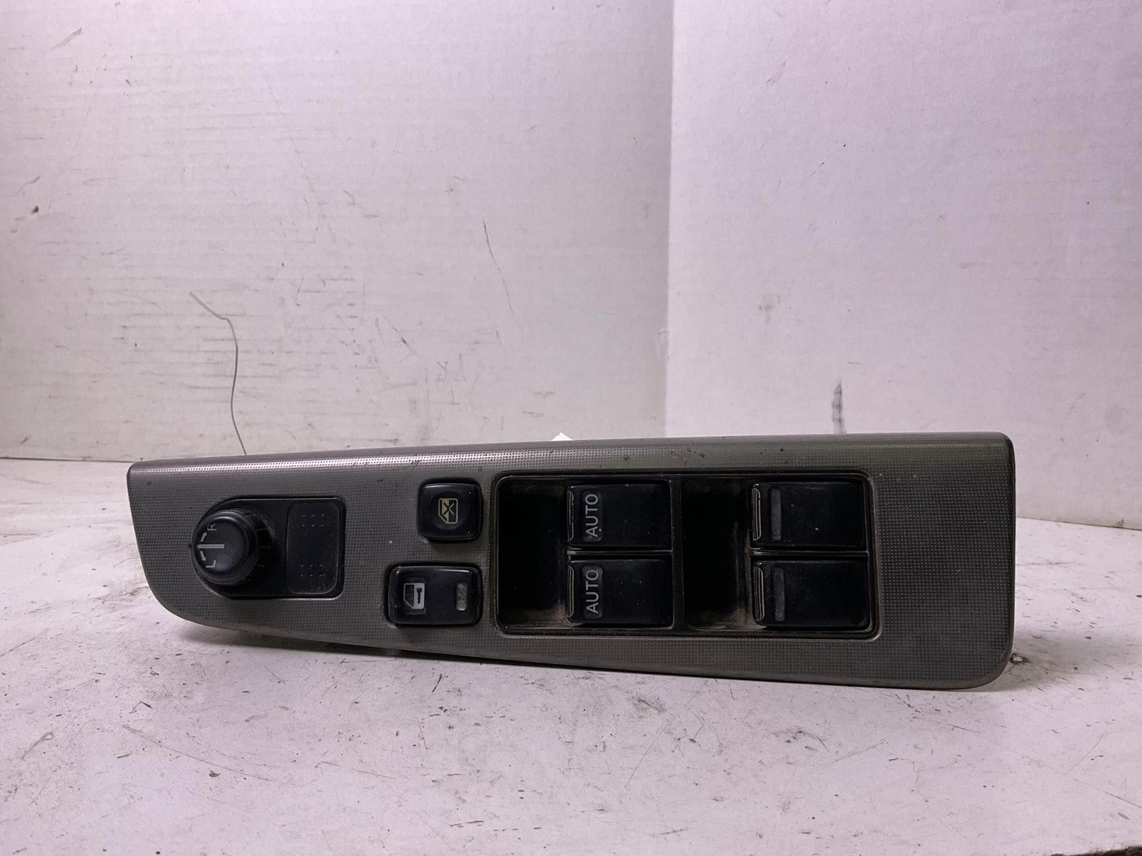 Door Switch Front NISSAN ALTIMA 05 060