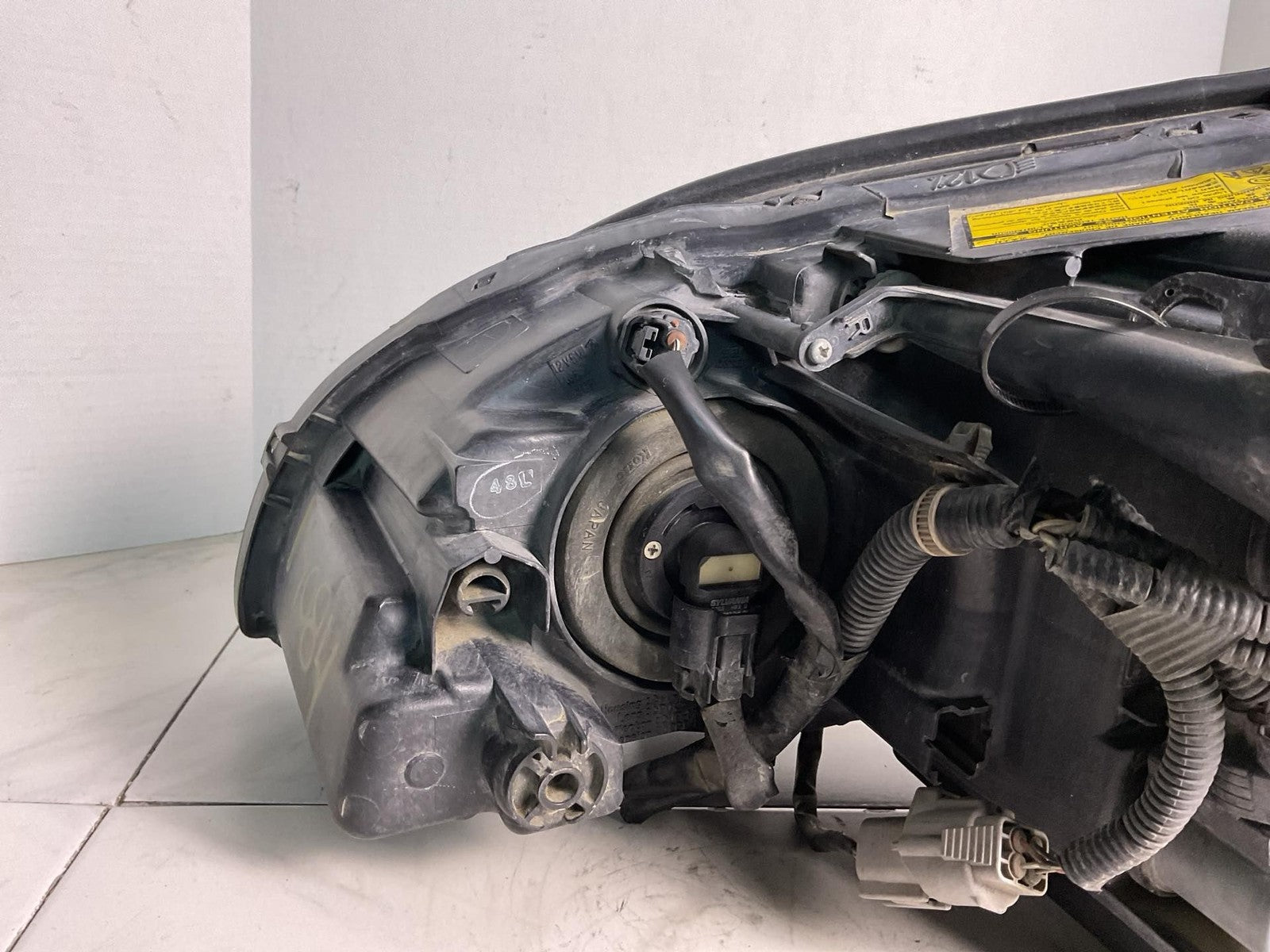 Headlamp Assembly LEXUS RX330 Right 04 05 065