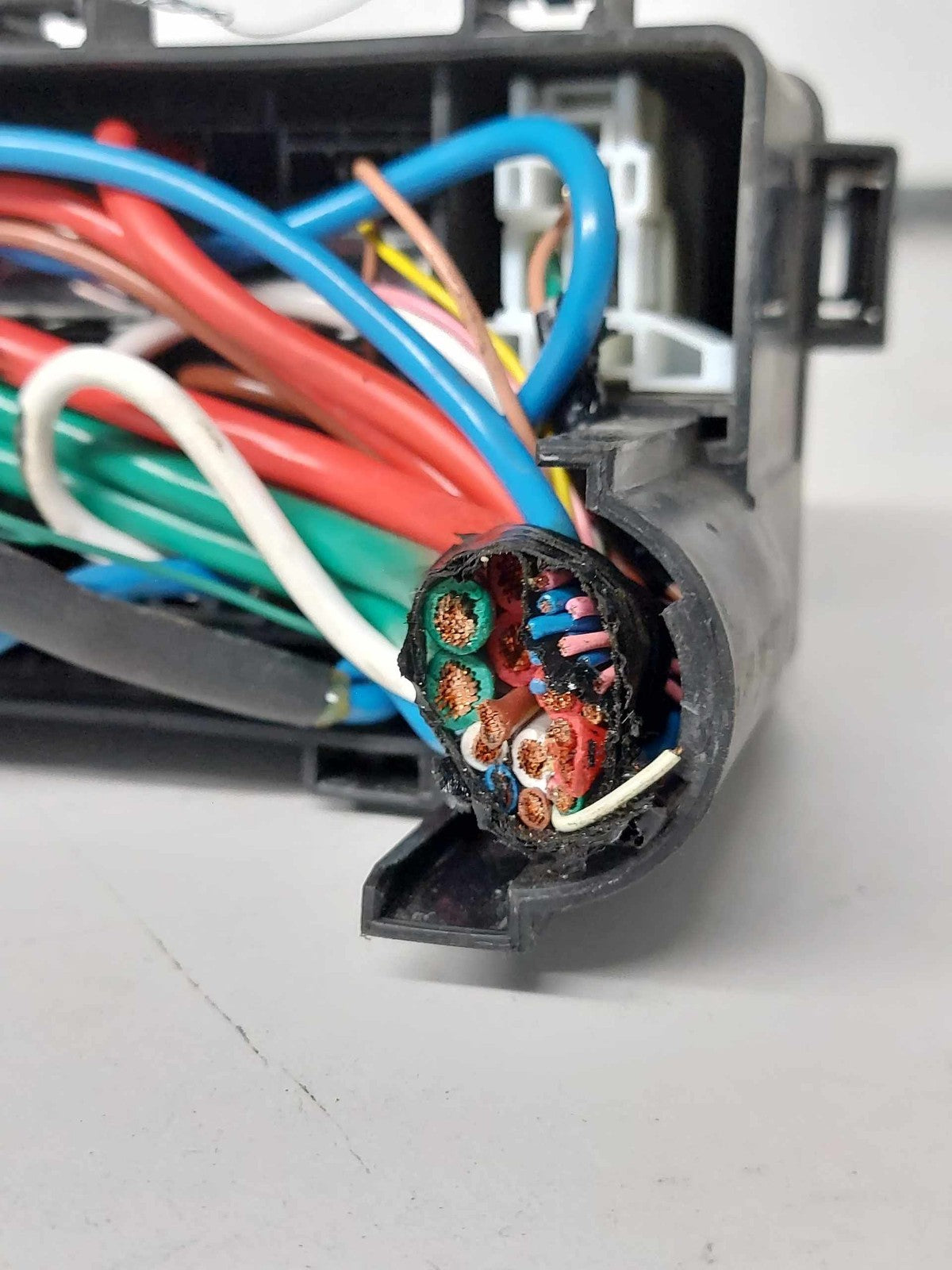 Cabin Fuse Box NISSAN VERSA 216