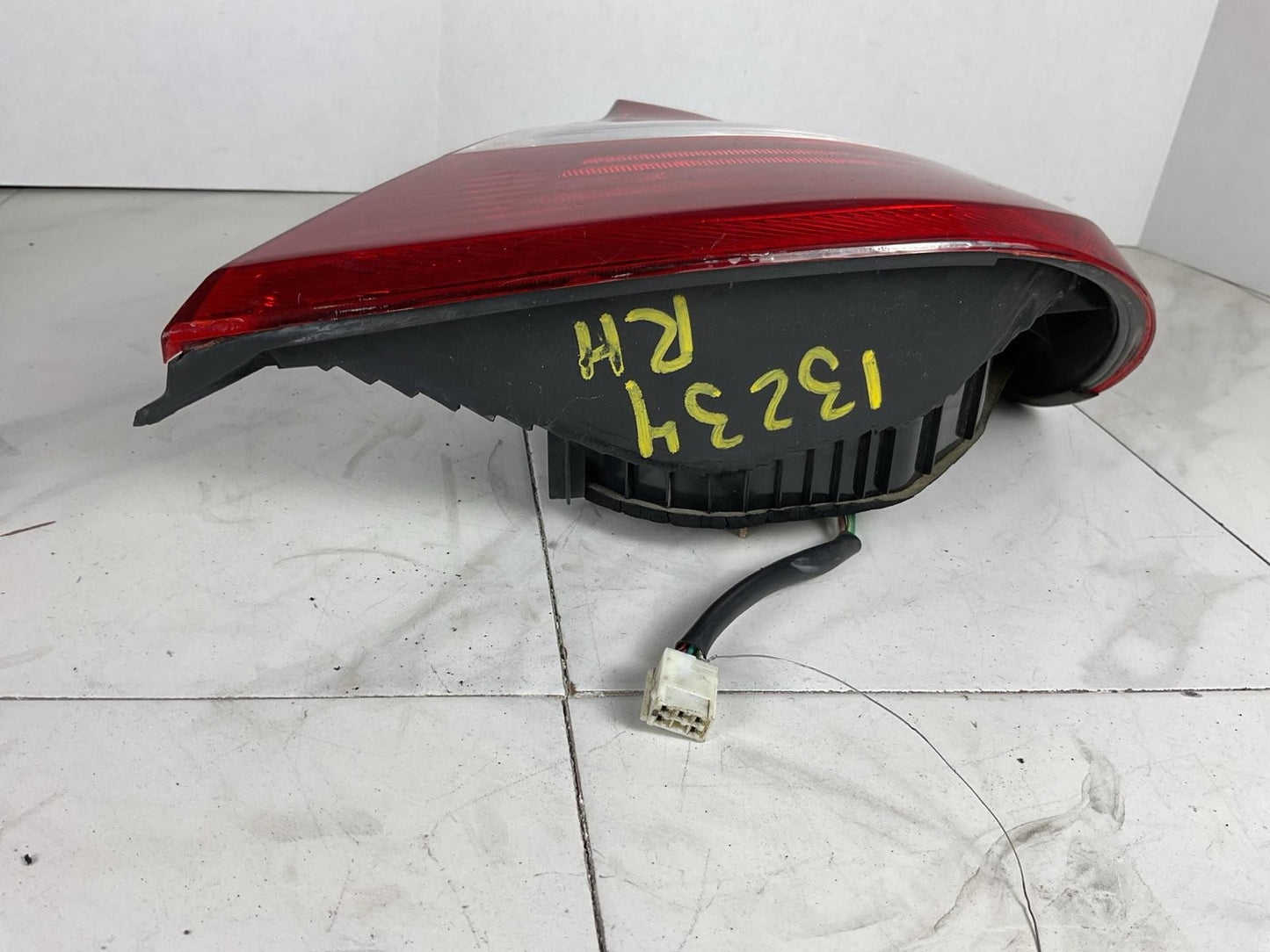 Tail Light Assembly TOYOTA CAMRY Right 02 03 043