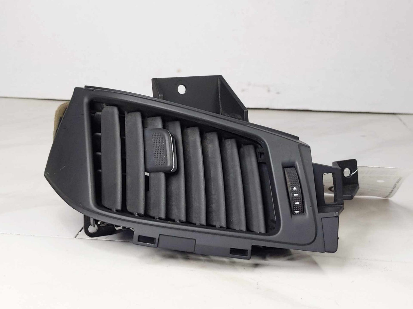 Air Cond./heater Vents GMC YUKON 150