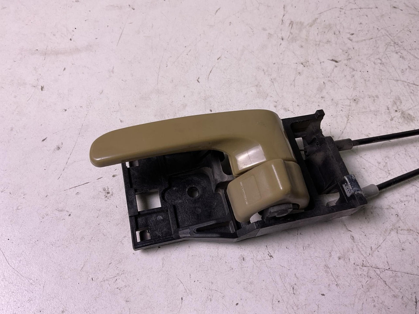 Front Door Latch TOYOTA SEQUOIA Left 01 02 03 04 05 06 075