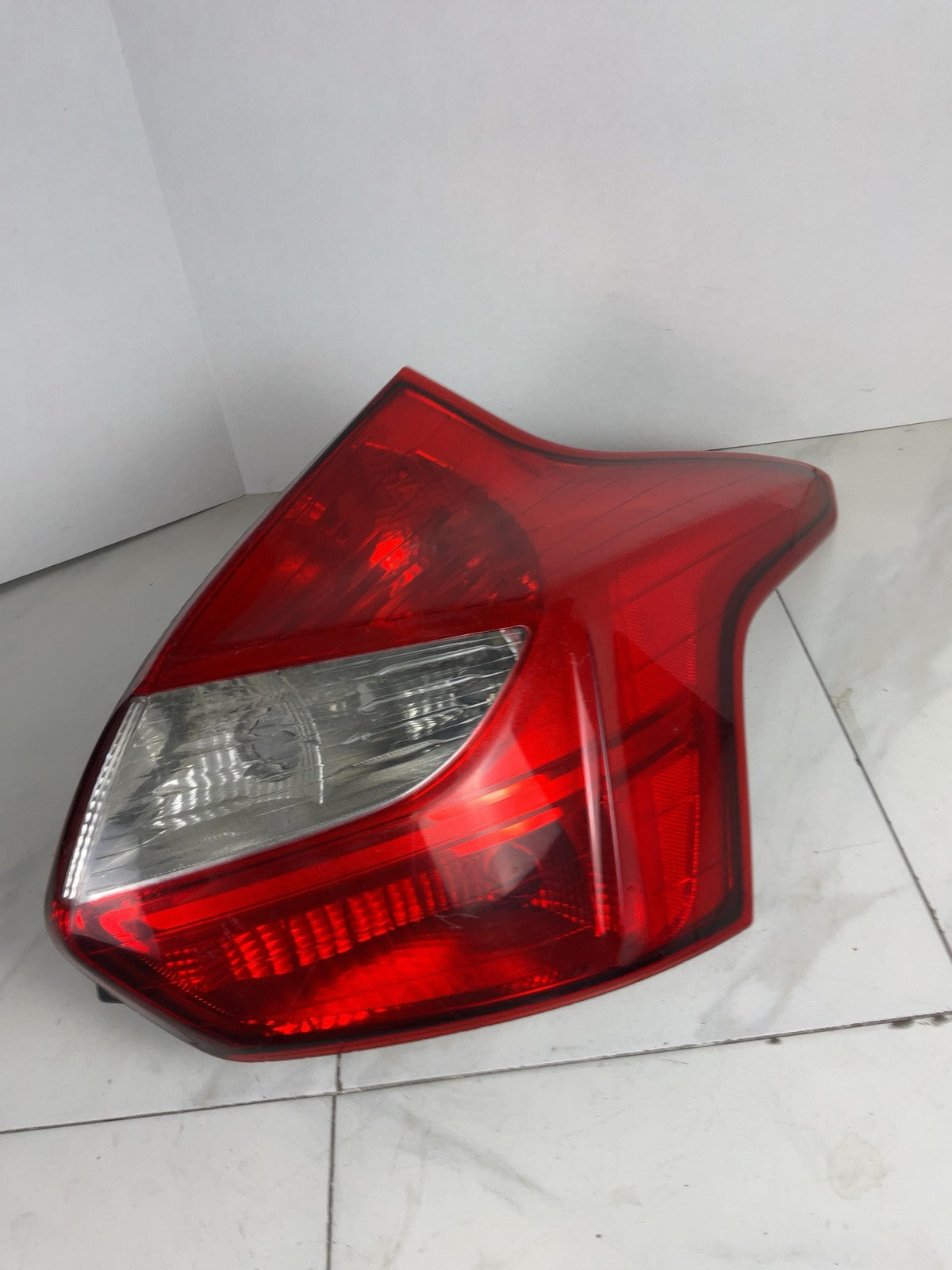 Tail Light Assembly FORD FOCUS Right 12 13 141