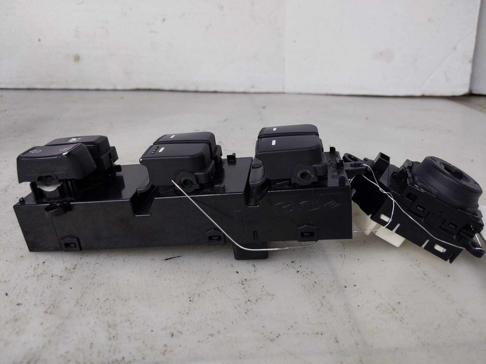 Door Switch Front KIA OPTIMA 11 12 133