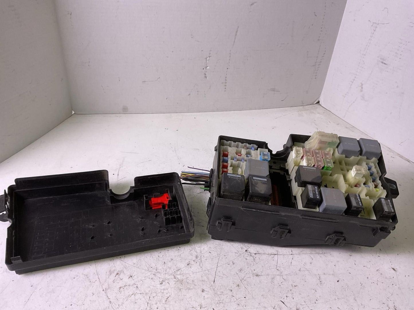 Engine Fuse Box FORD FOCUS 166
