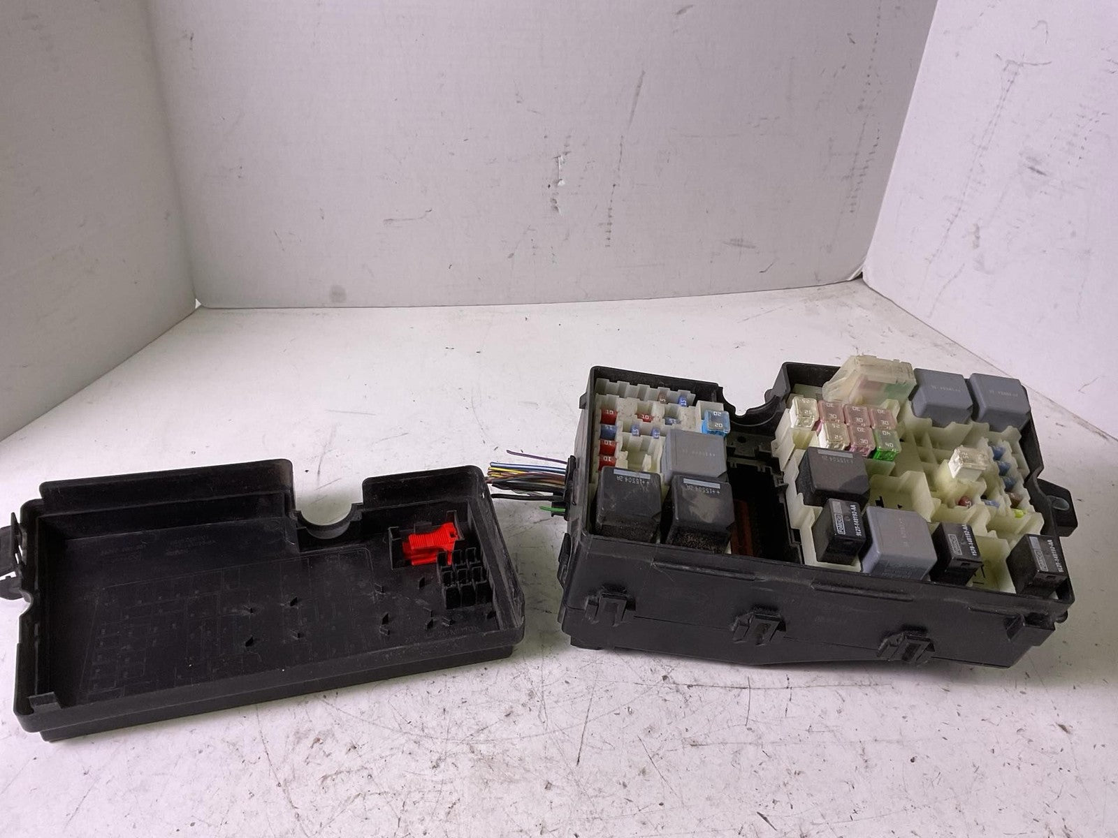 Engine Fuse Box FORD FOCUS 166