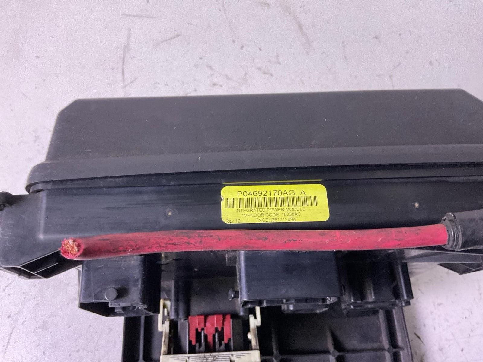 Engine Fuse Box DODGE CHARGER 082