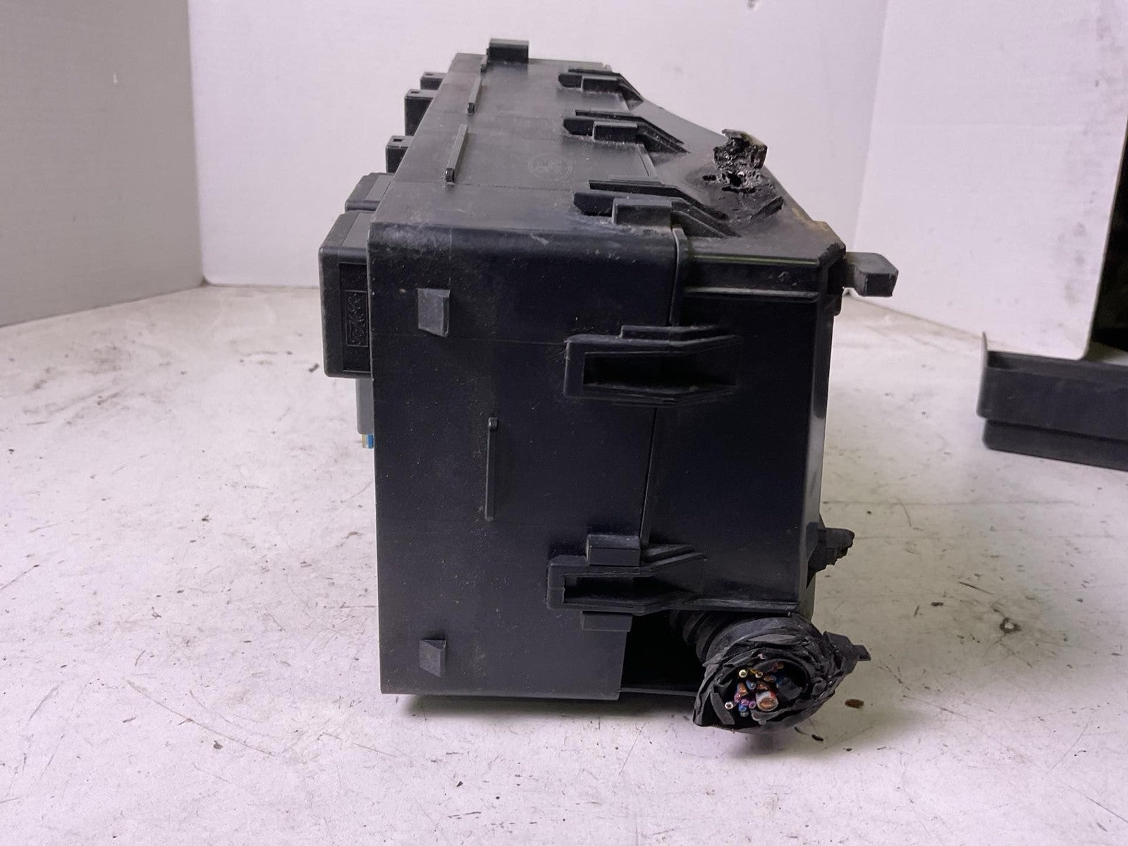 Engine Fuse Box FORD FOCUS 12 13 144