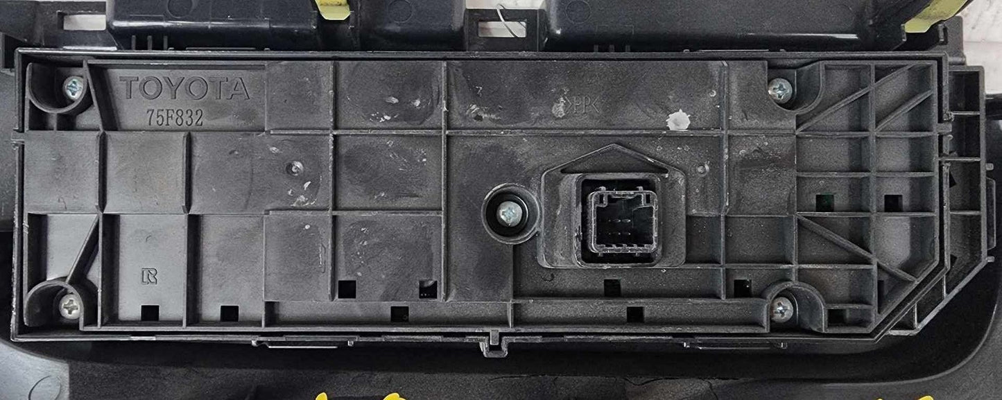 Heater A/c Control TOYOTA COROLLA 14 15 166