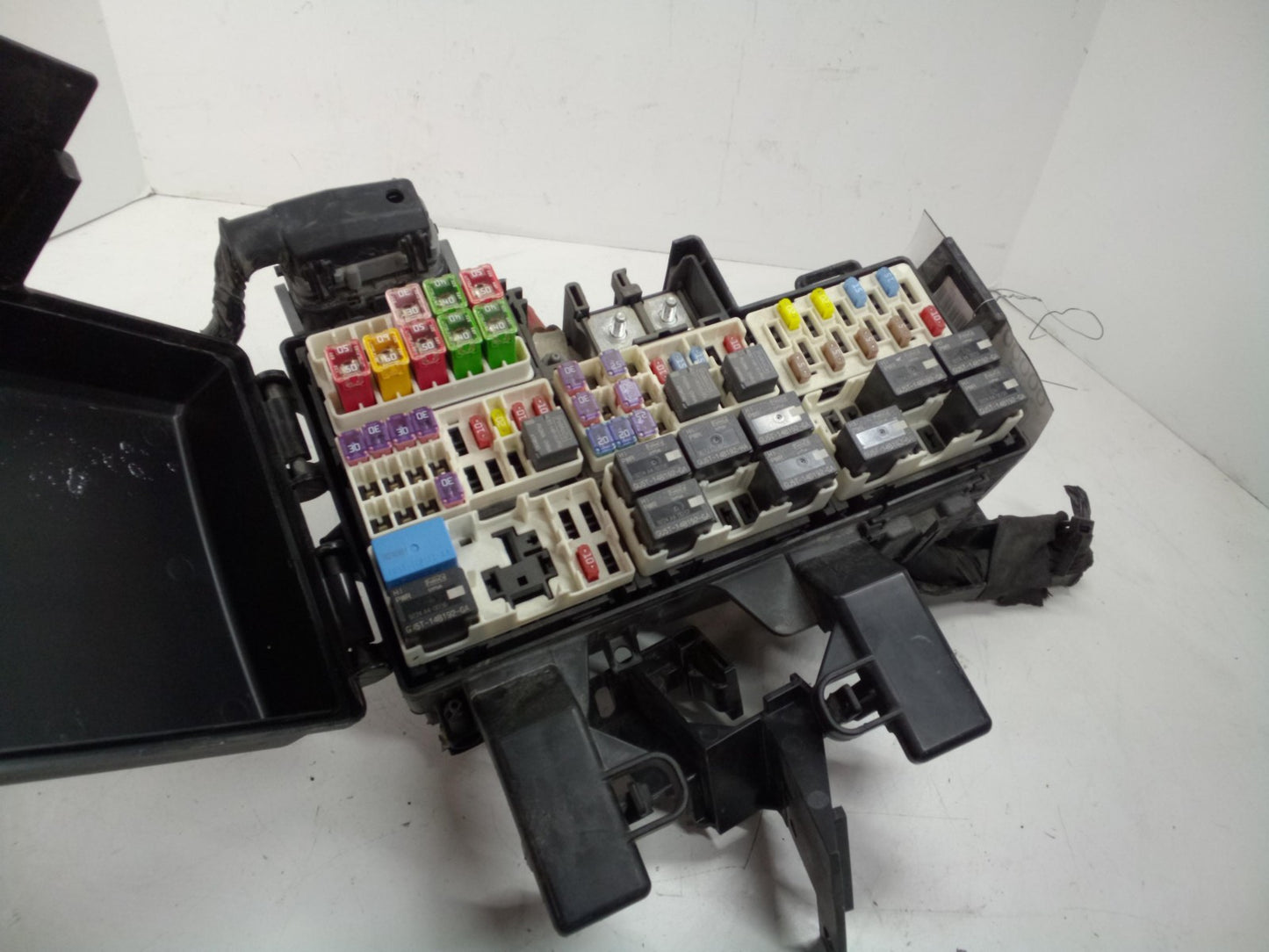 Engine Fuse Box FORD MUSTANG 2011