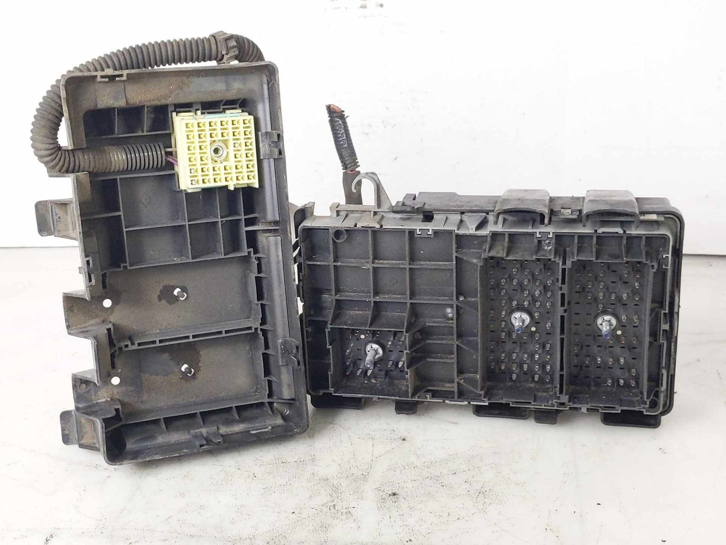 Engine Fuse Box CHEVY EXPRESS 2500 03 04 05 06 070