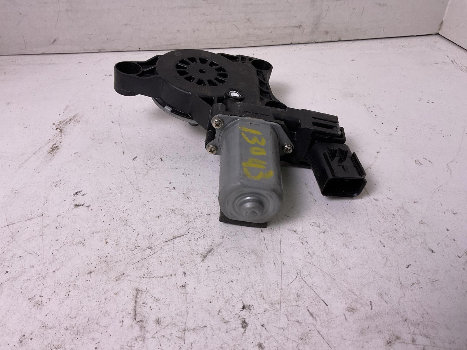 Front Door Regulator DODGE PICKUP 2500 Left 231