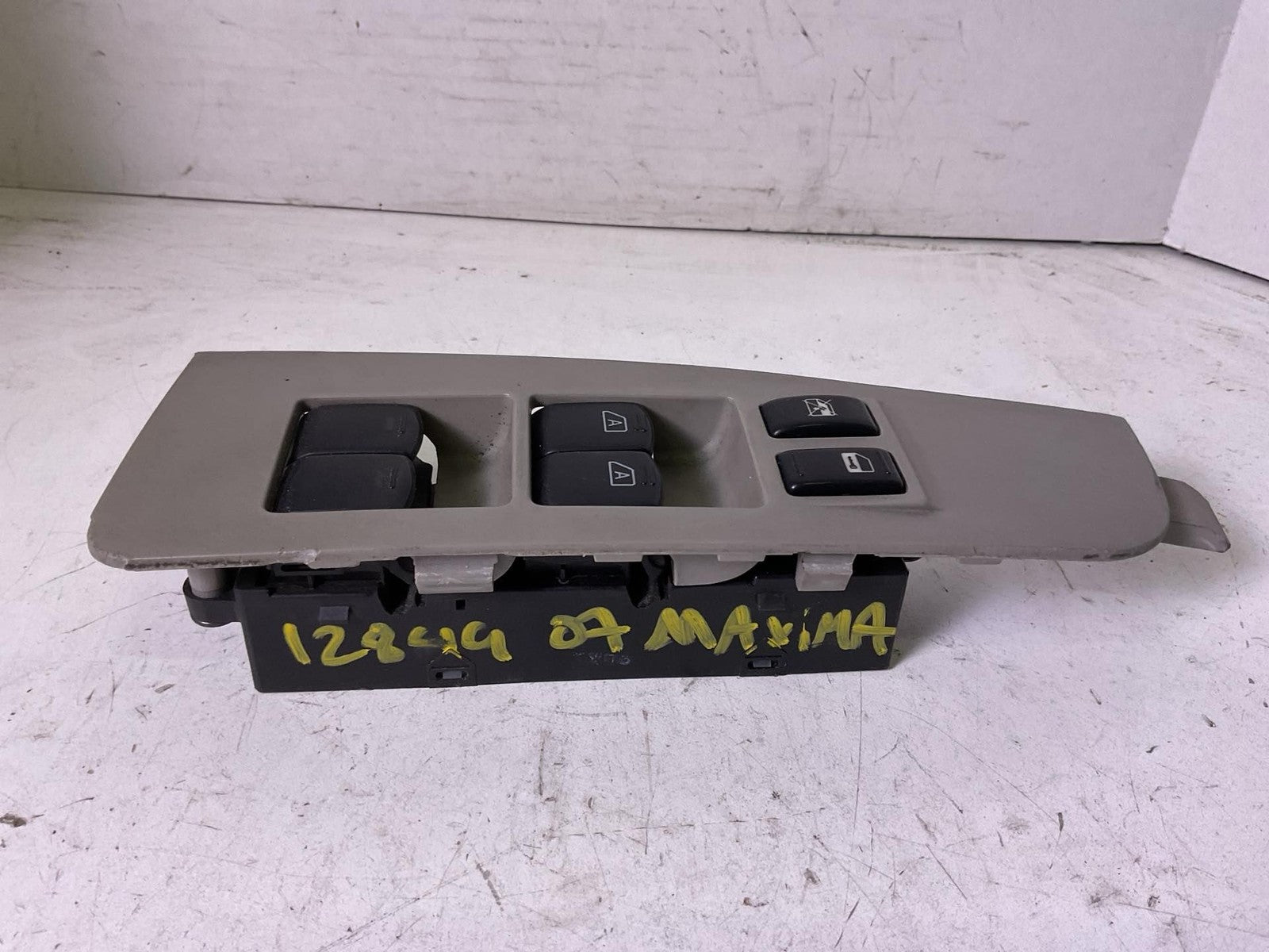 Door Switch Front NISSAN MAXIMA 04 05 06 07 082