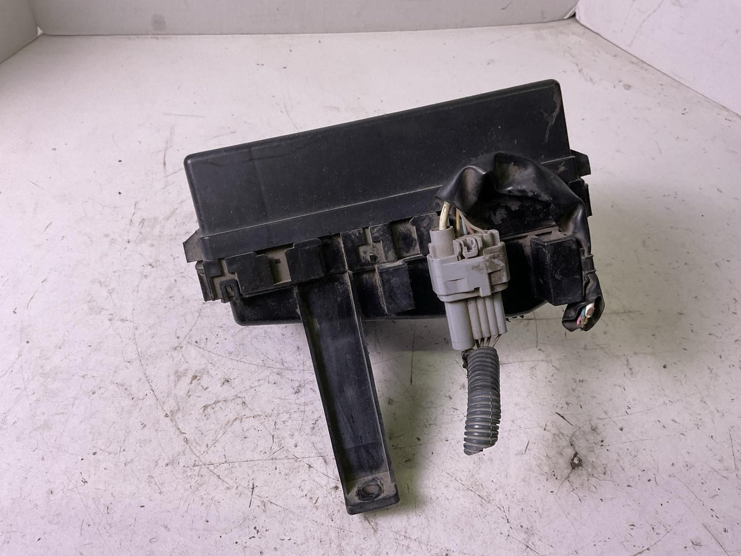 Engine Fuse Box NISSAN PATHFINDER 10 11 120