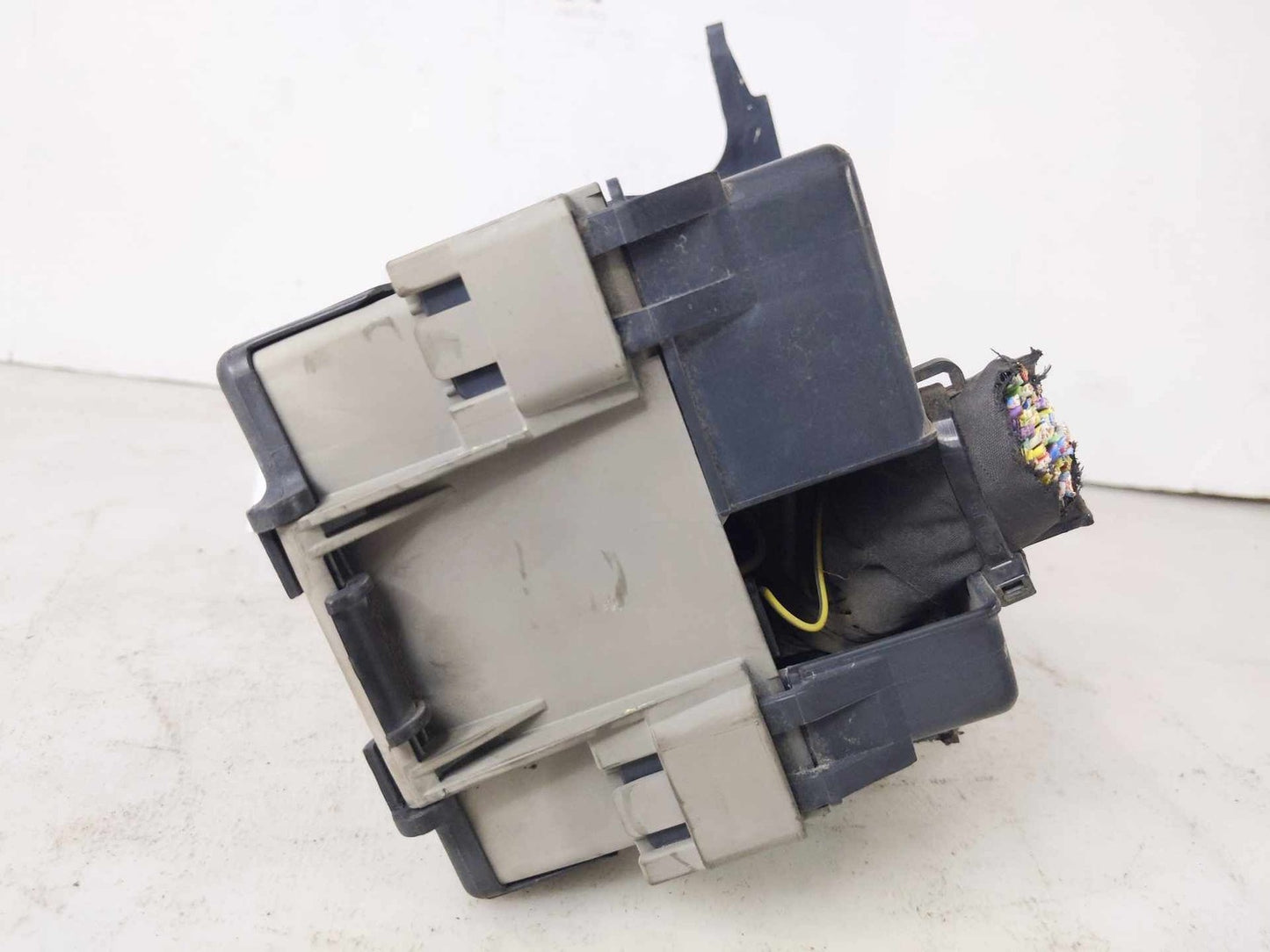 Engine Fuse Box FORD MUSTANG 12 13 144