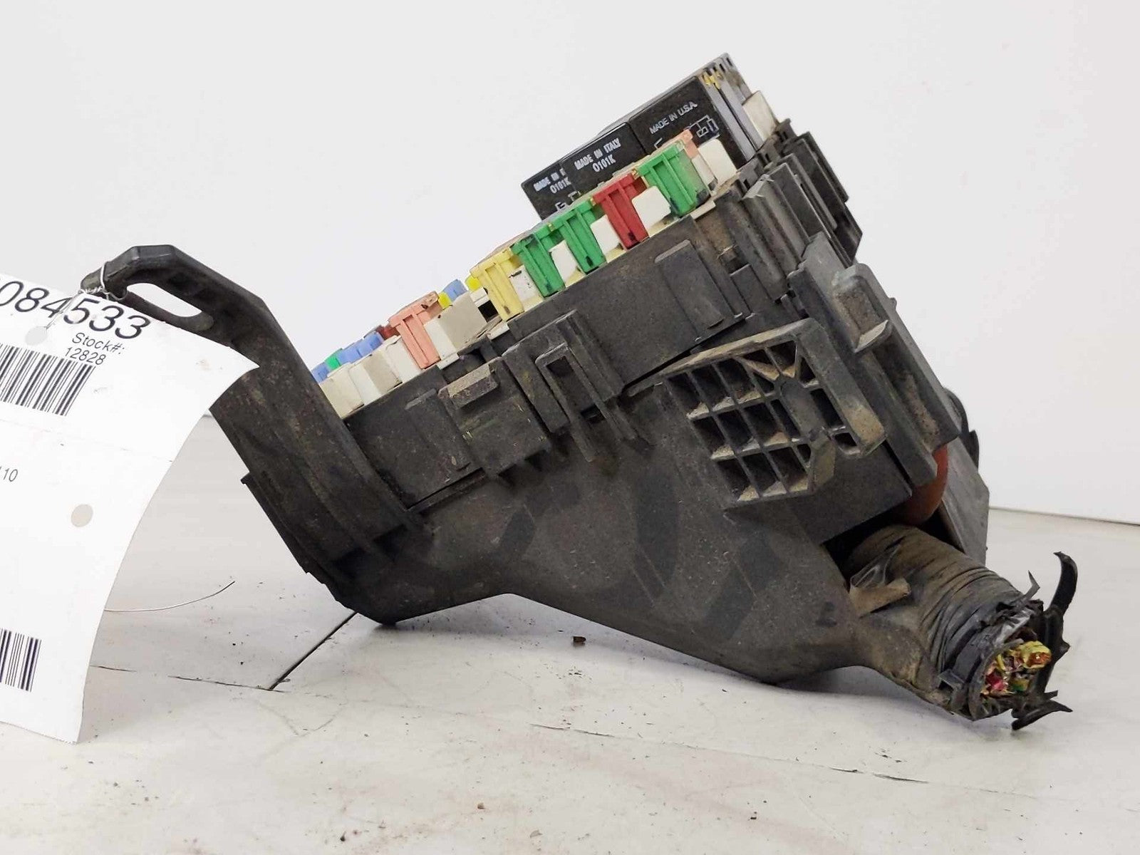 Engine Fuse Box FORD FIESTA 11 12 136