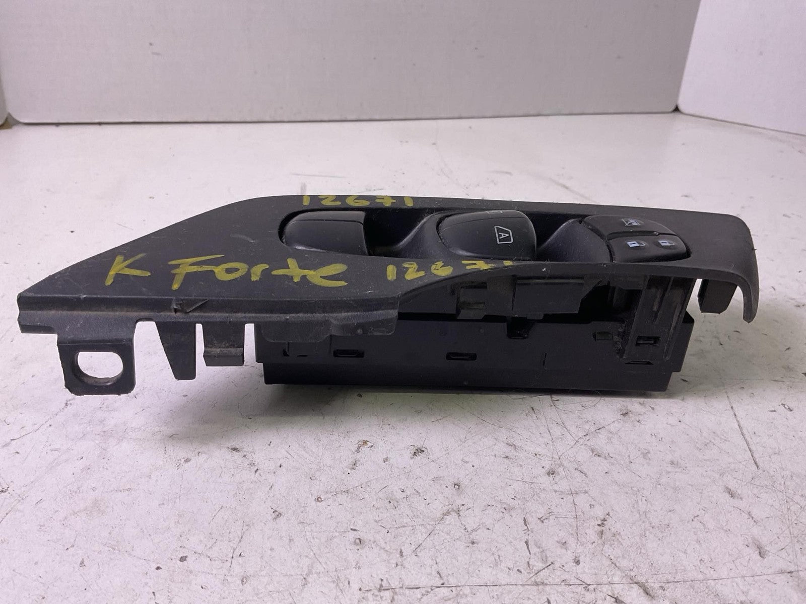 Door Switch Front KIA FORTE 19 20 21 22 23 242