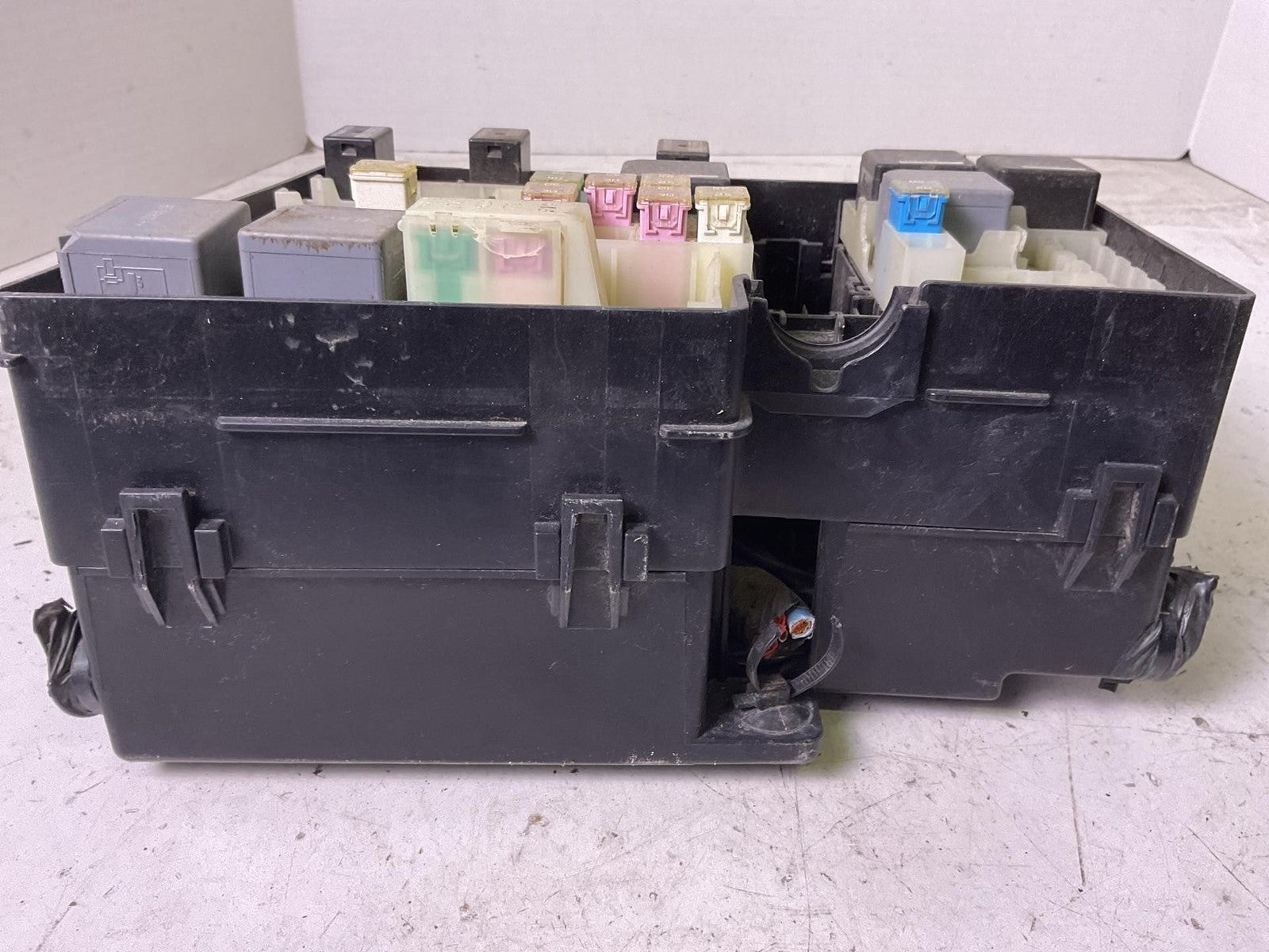 Engine Fuse Box FORD FOCUS 12 13 146